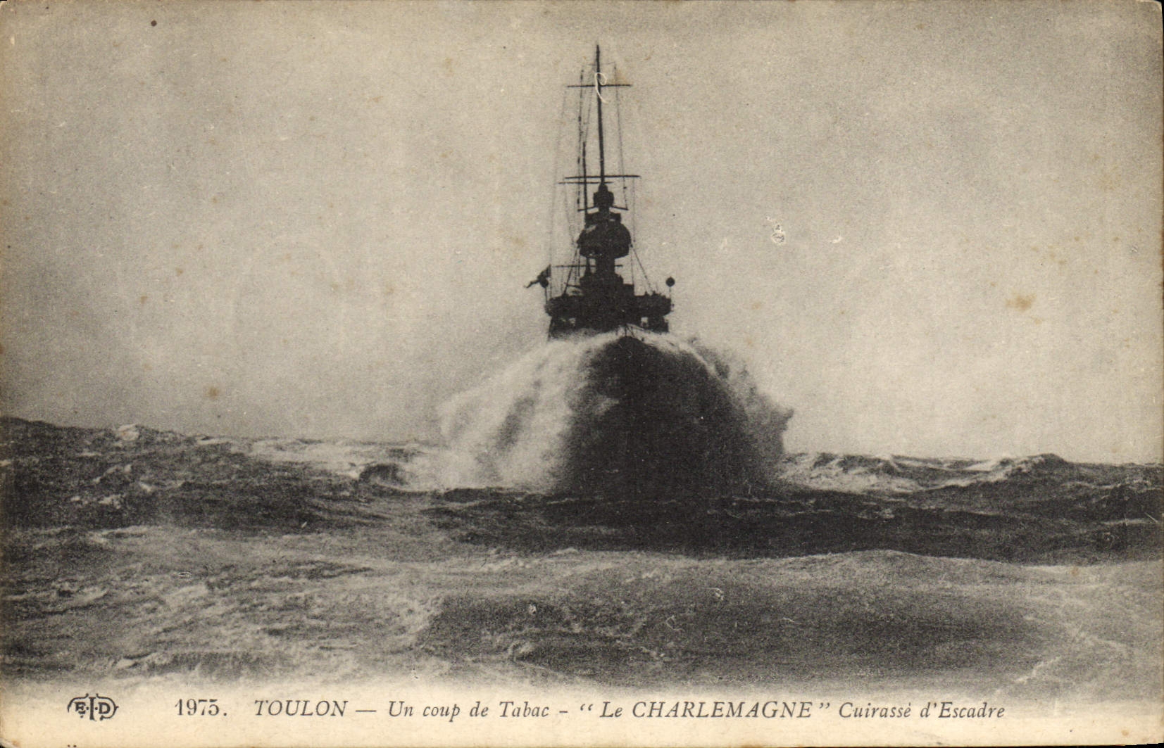CPA Bateau de Guerre Toulon Un coup de tabac Le Charlemagne Cuirasse d'escadre 