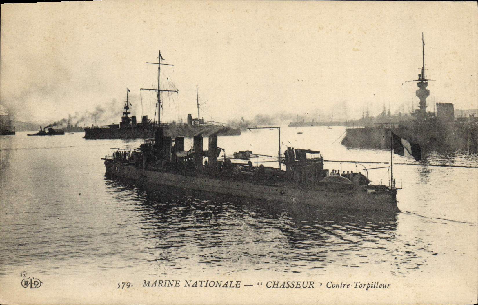 CPA Bateau de Guerre Chasseur Contre Torpilleur 