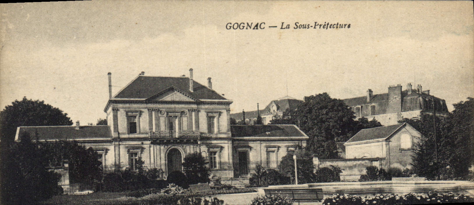 CPA Gognac Cognac la Sous Prefecture