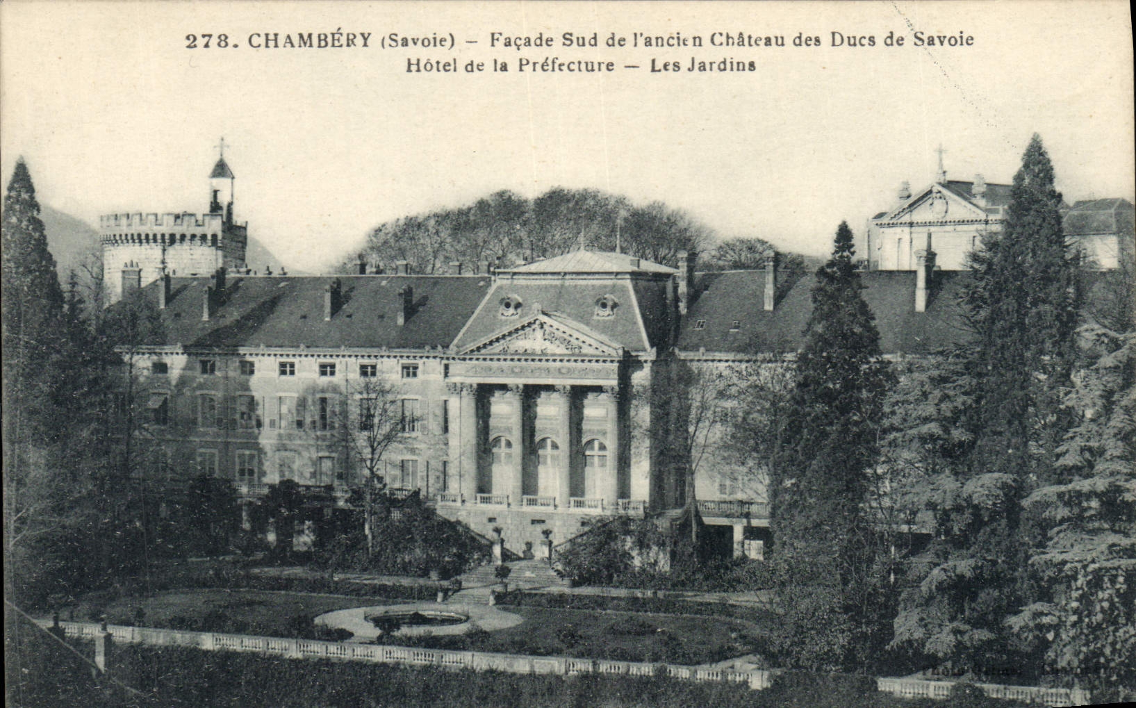 CPA Chambery Facade Sud de l'ancien chateau des Ducs de Savoie Hotel de la Prefecture Les jardins