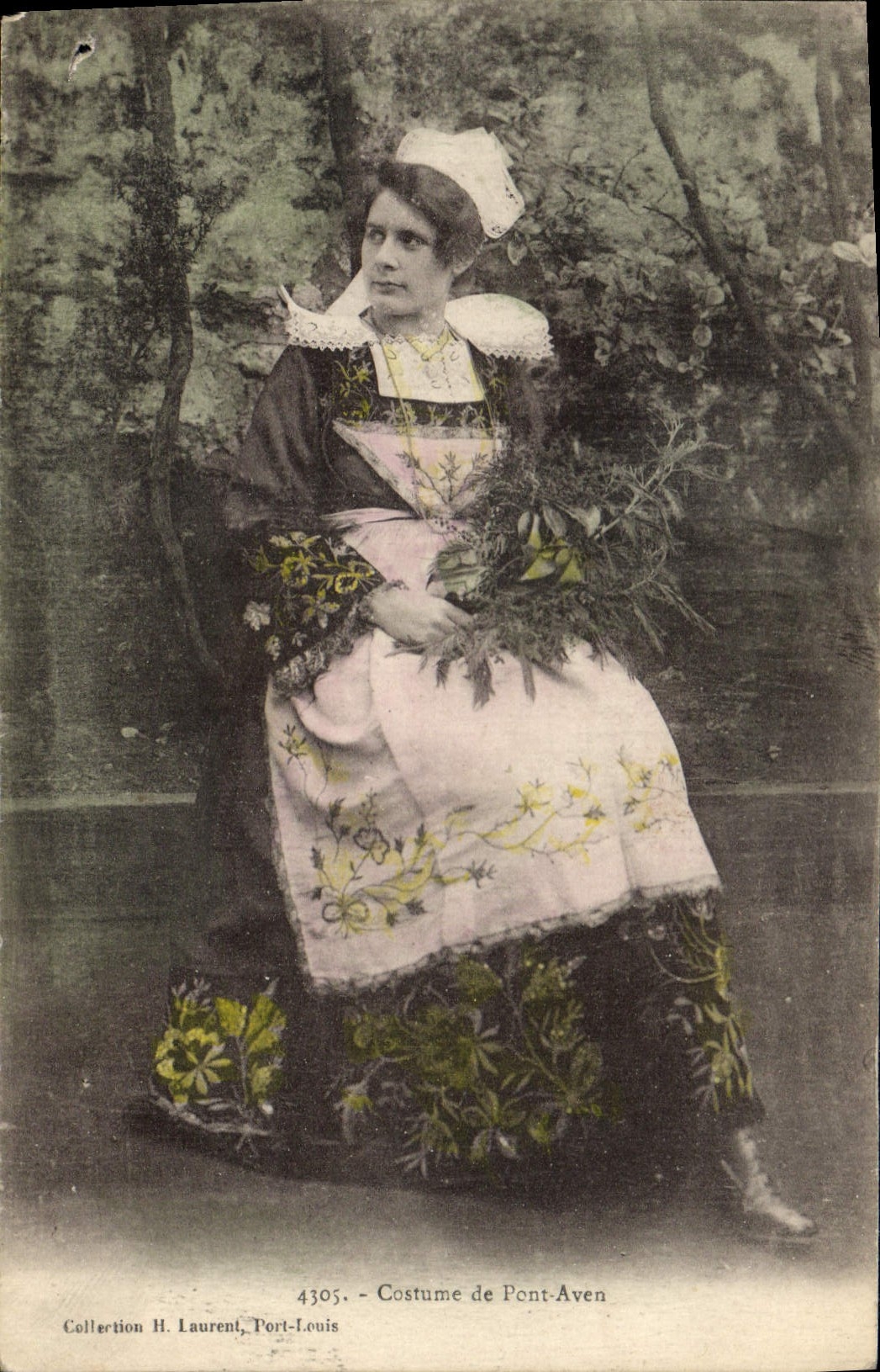 CPA Folklore Costume de Pont Aven