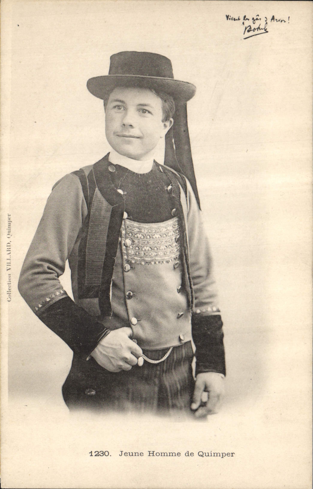 CPA Folklore Jeune homme de Quimper