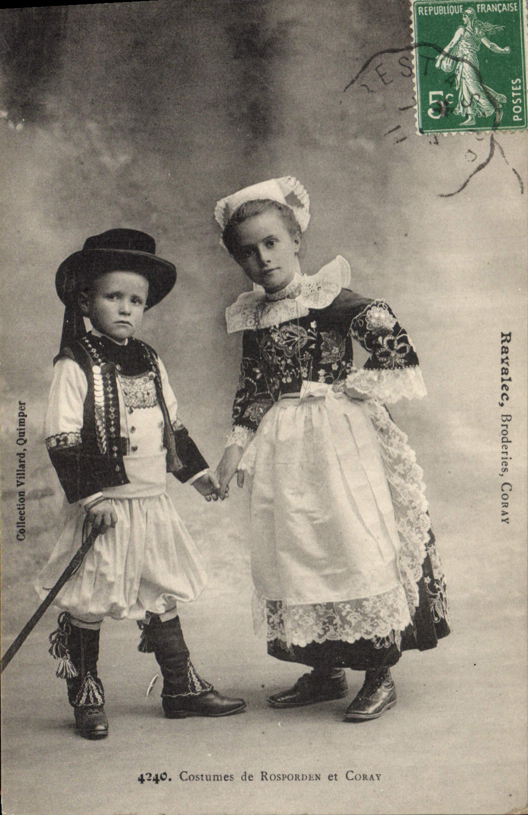 CPA Folklore Enfants Costumes de Rosporden et Coray