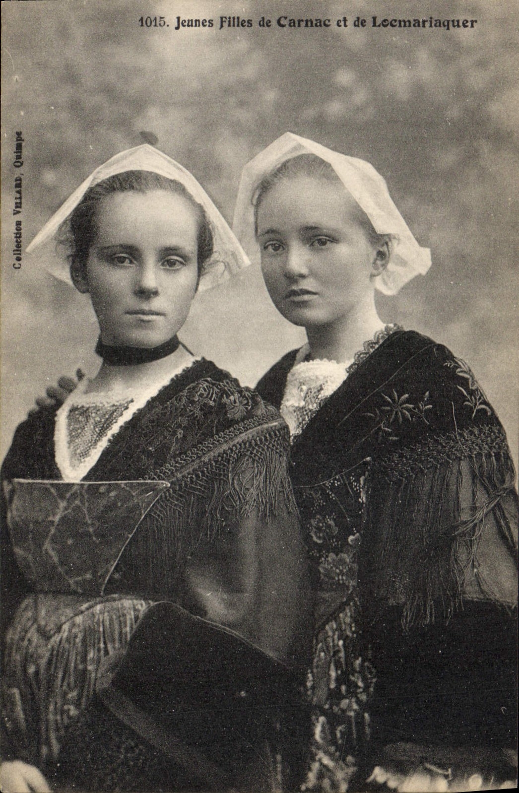 CPA Folklore Jeunes filles de Carnac et de Locmariaquer