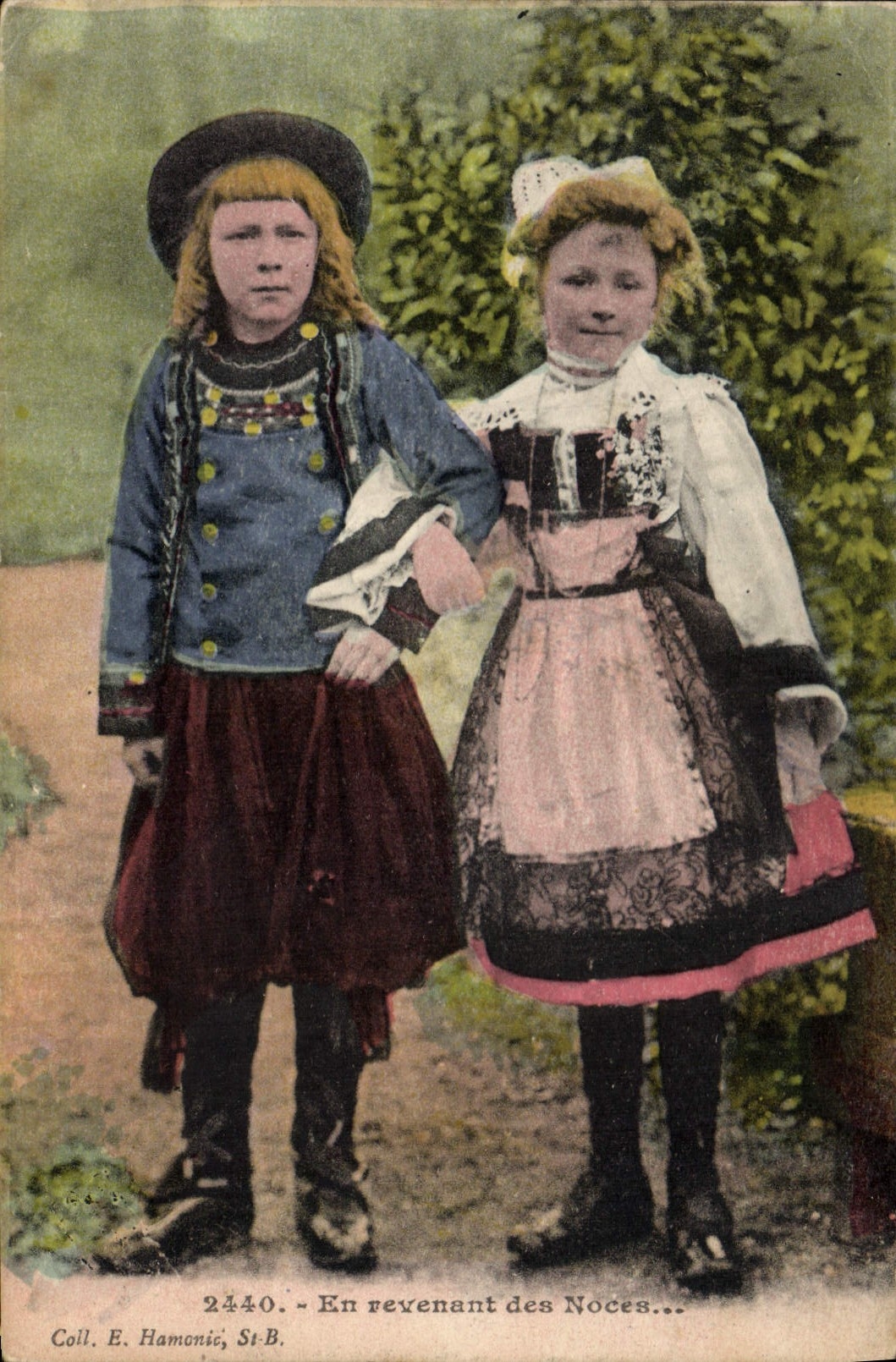 CPA Folklore Enfants En revenant des noces Mariage