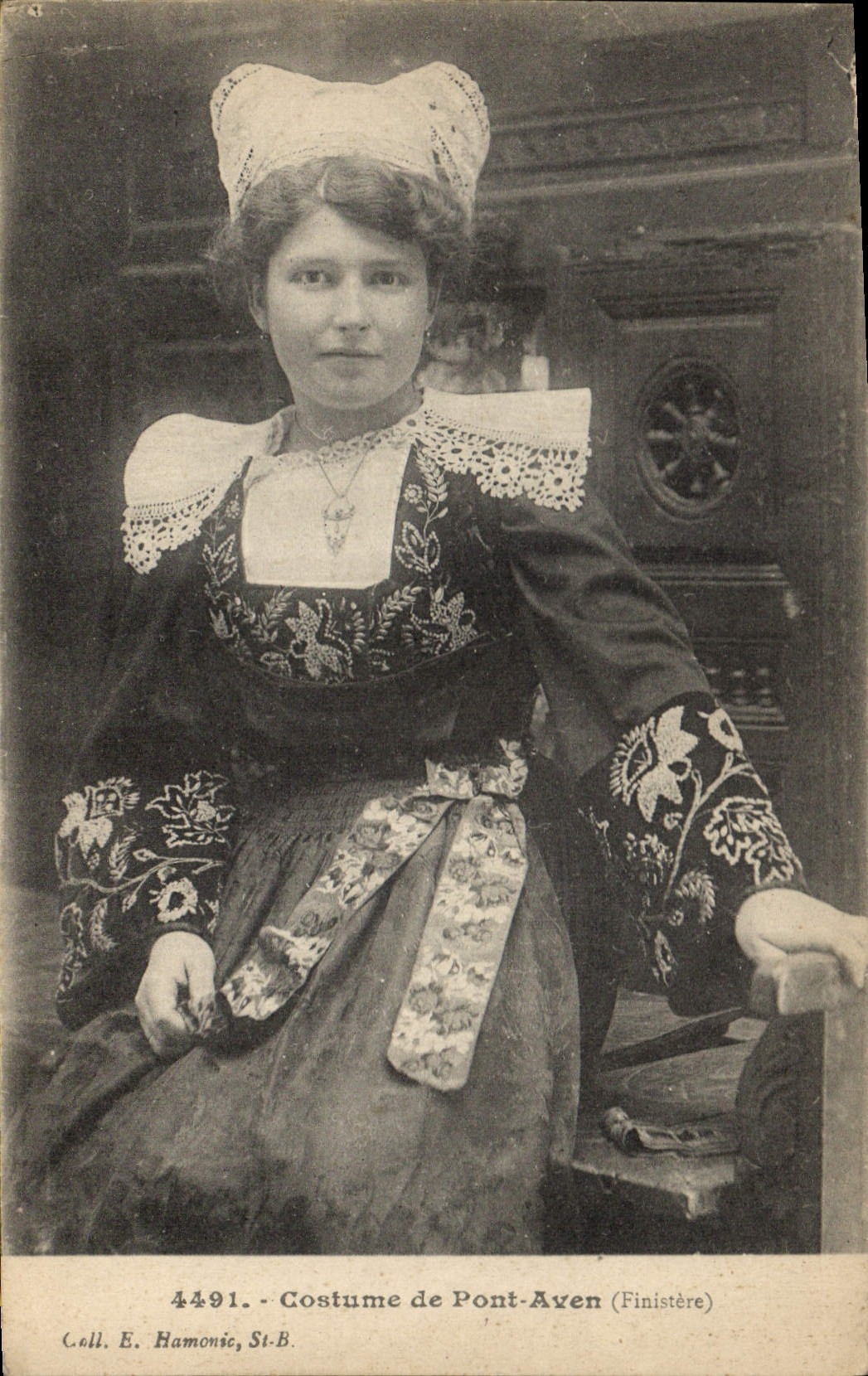 CPA Folklore Costume de Pont Aven