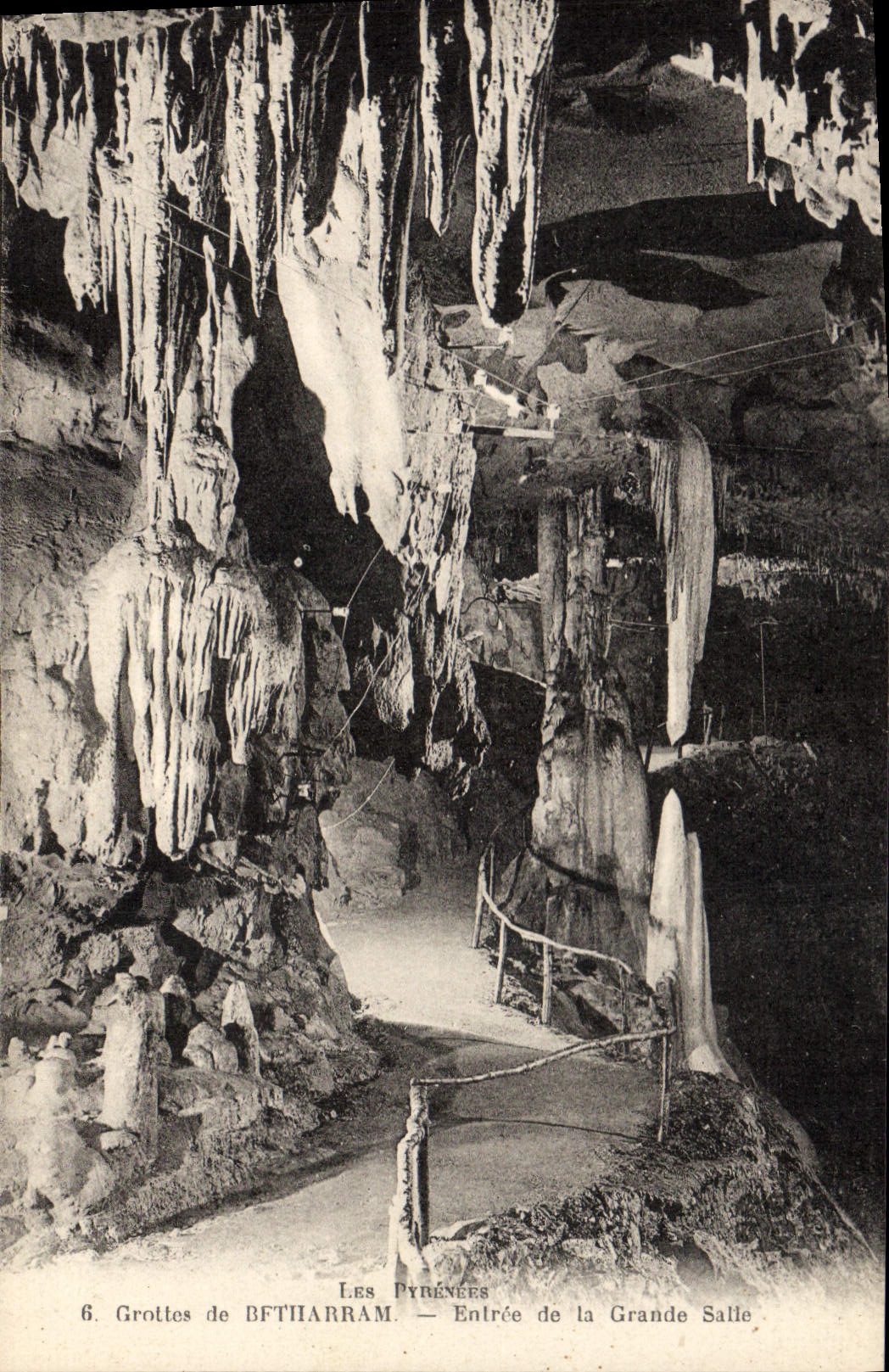 CPA Grotte Grottes de Betharram Entree de la grande salle