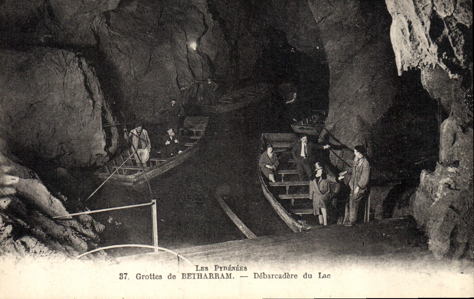 CPA Grotte Grottes de Betharram Debarcadere du lac Barque