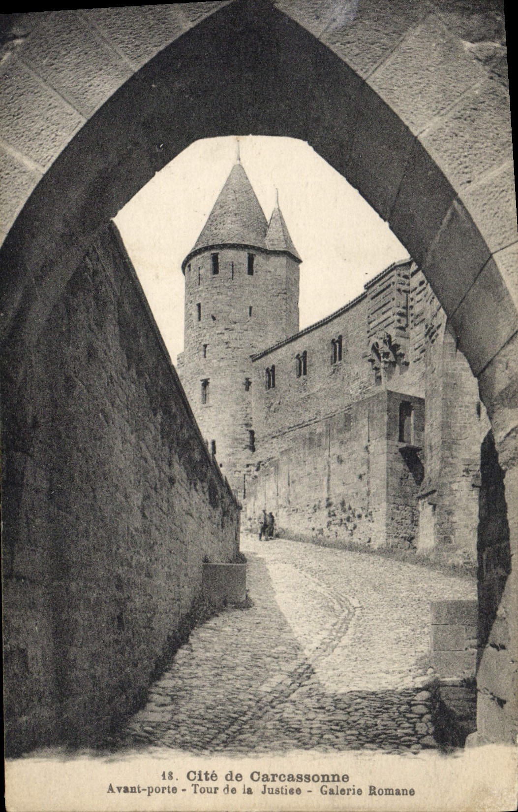 CPA Palais de Justice Cite de Carcassonne Avant porte Tour de la Justice Galerie Romane
