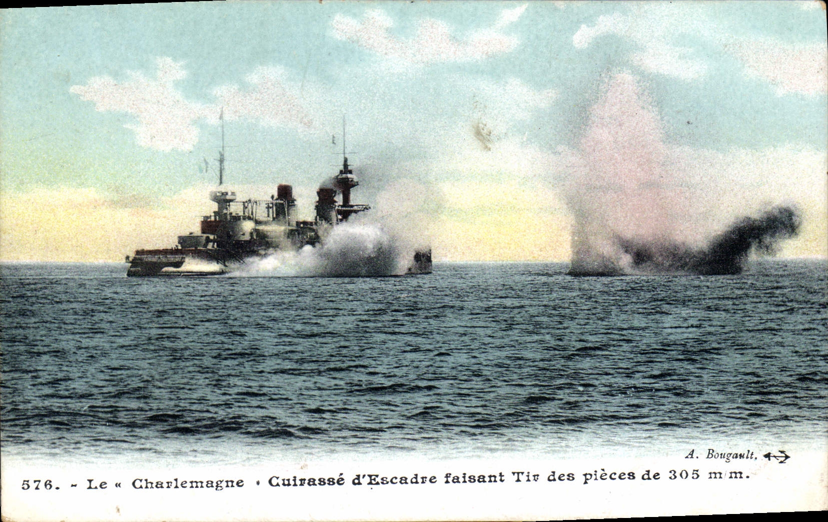 CPA Bateau de Guerre Cuirasse d'escadre faisant Tir des pieces de 305 mm