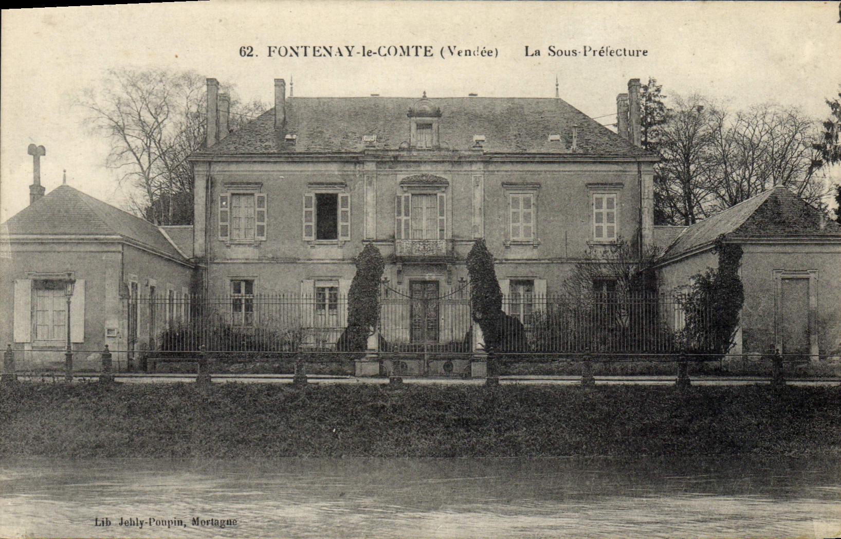 CPA Fontenay le Comte La Sous Prefecture