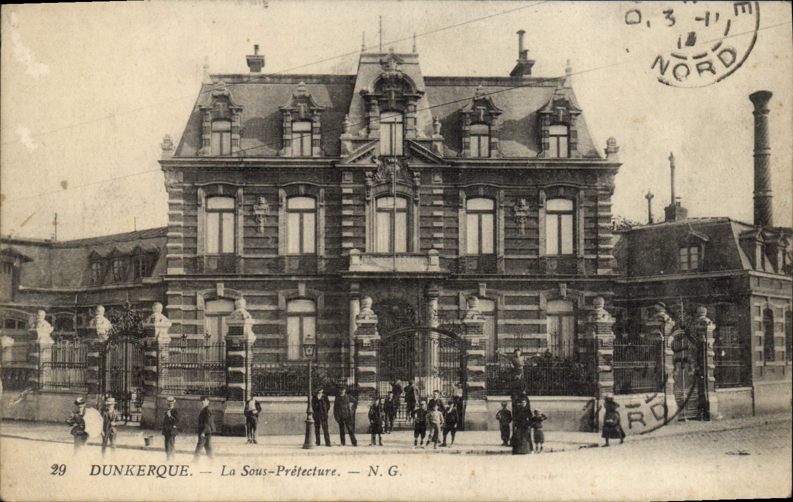 CPA Dunkerque La Sous Prefecture 