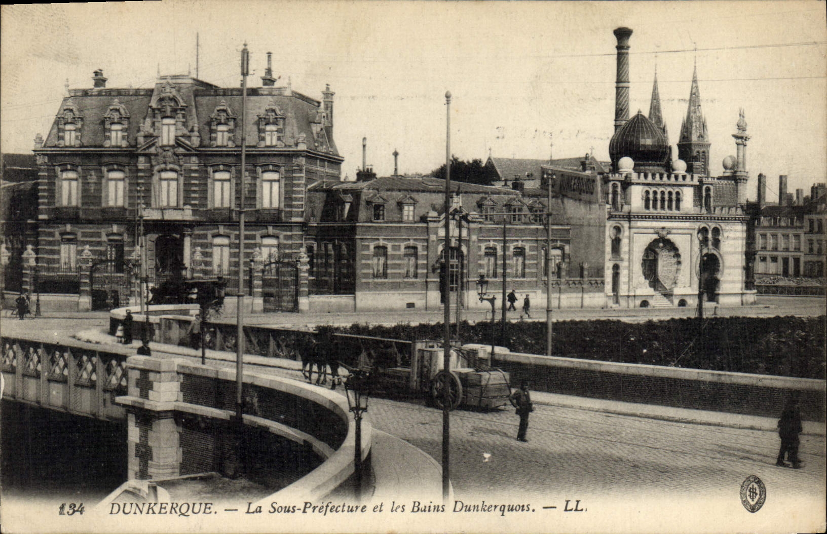 CPA Dunkerque La Sous Prefecture et les bains Dunkerquois