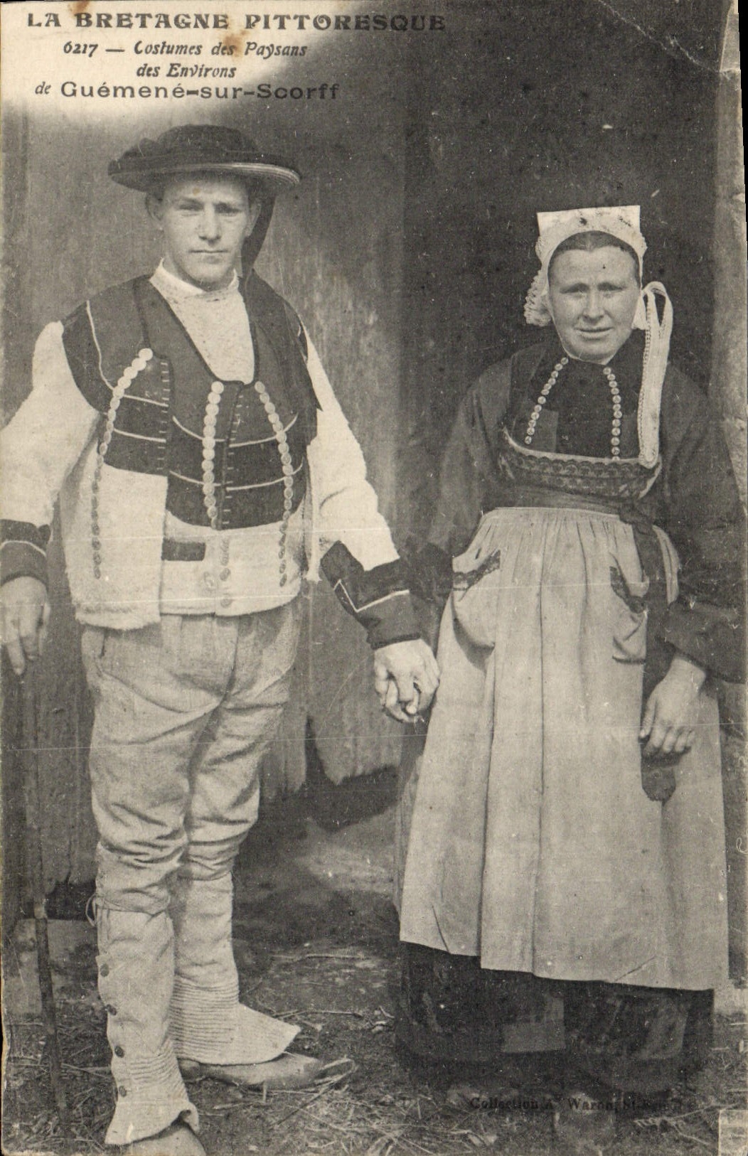 CPA Folklore Costumes des paysans des environs de Guemne sur Scorff