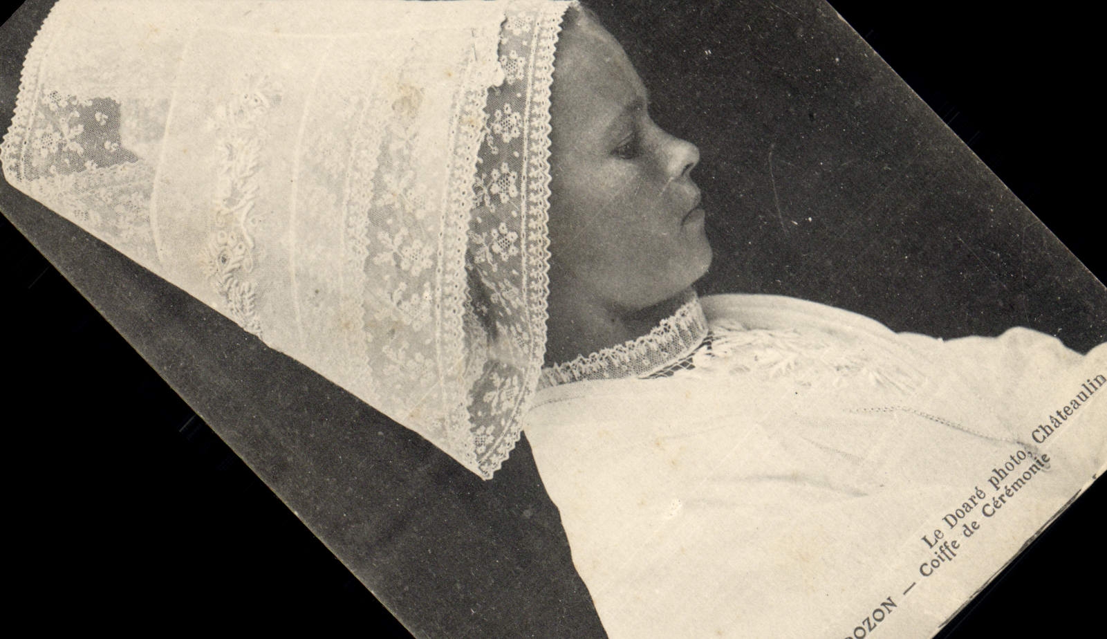 CPA Folklore Presqu'ile de Crozon Coiffe de ceremonie