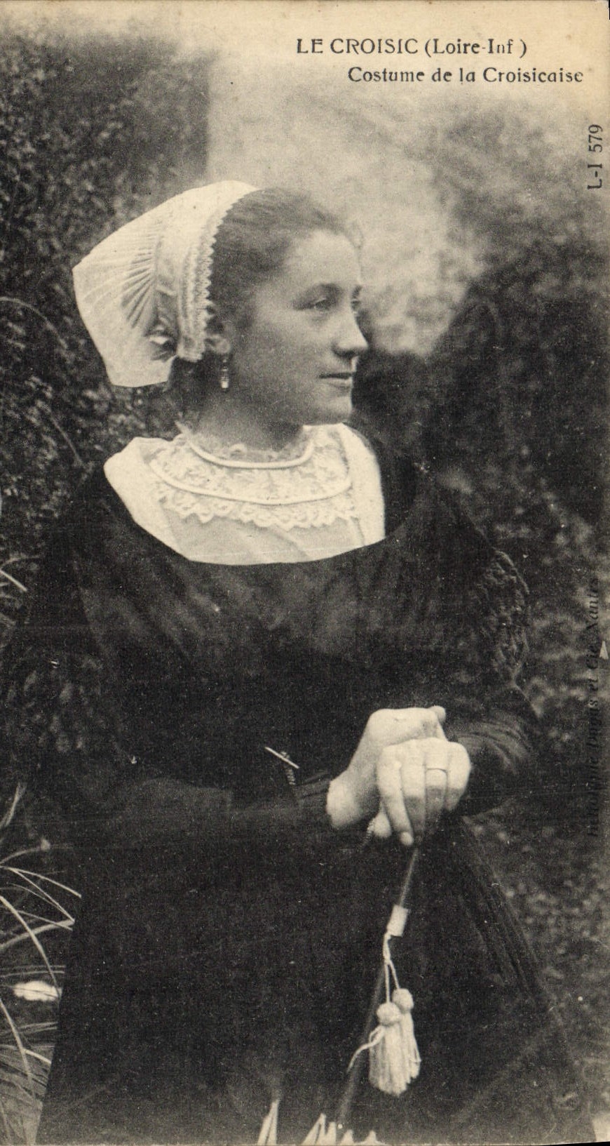 CPA Folklore Costume de la Croisicaise