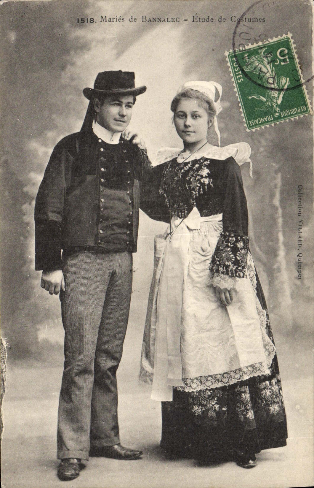 CPA Folklore Maries de Bannalec Etude de costumes Mariage