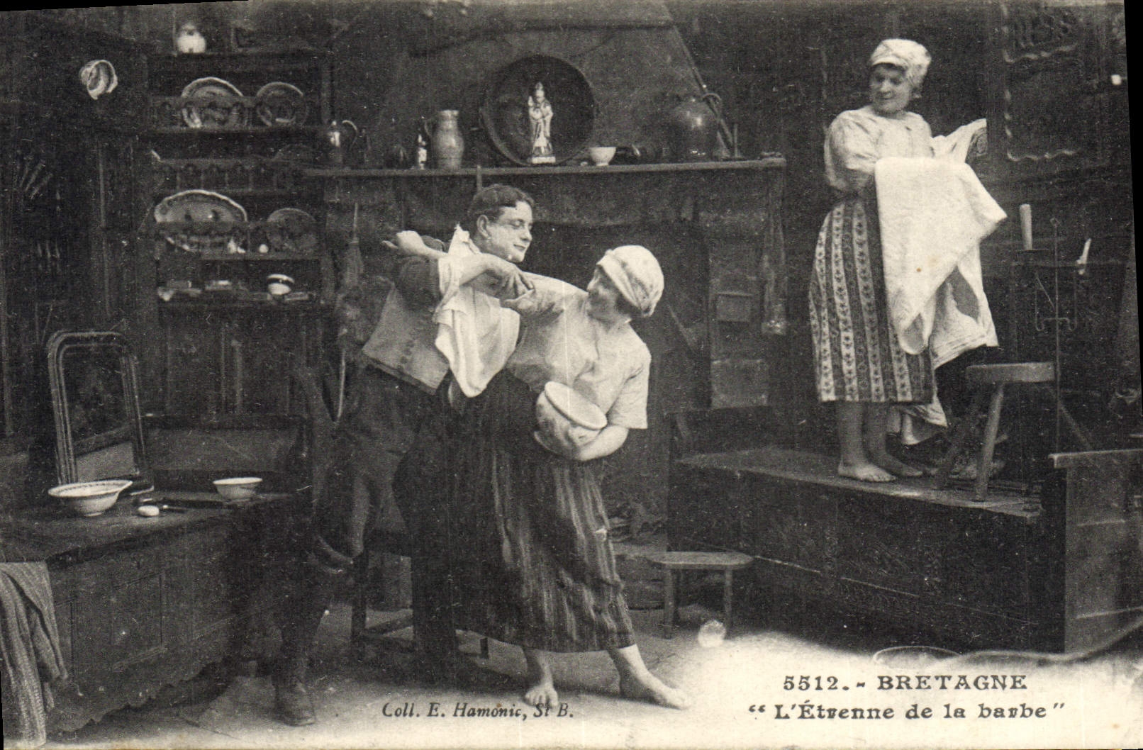 CPA Folklore Bretagne L'etrenne de la barbe