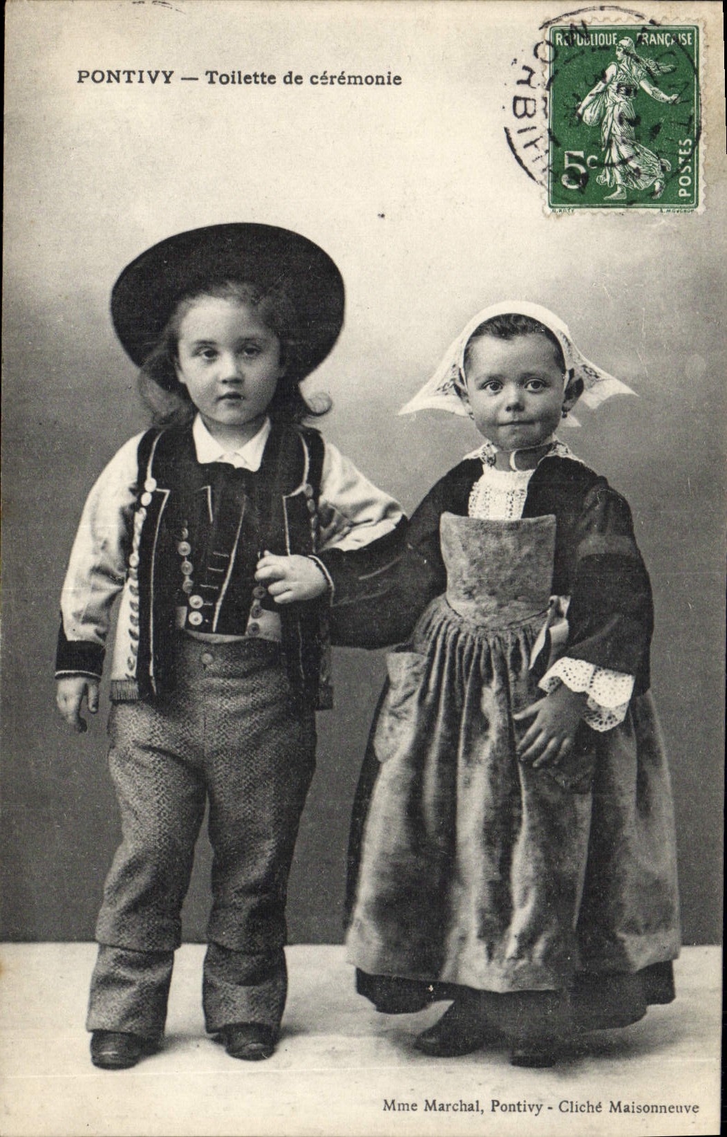 CPA Folklore Pontivy Toilette de ceremonie Enfants 