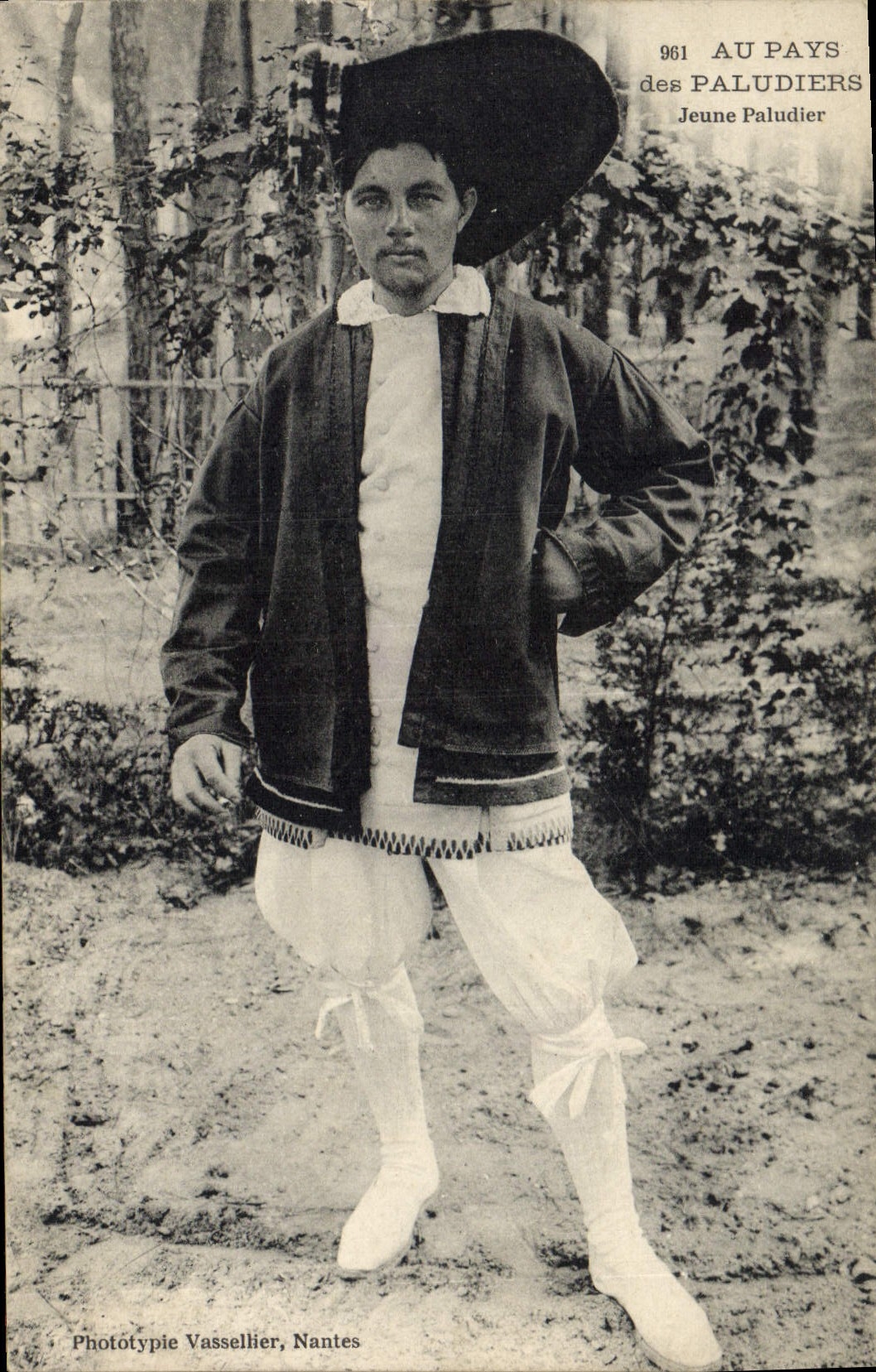 CPA Folklore Au Pays des Paludiers Jeune Paludier