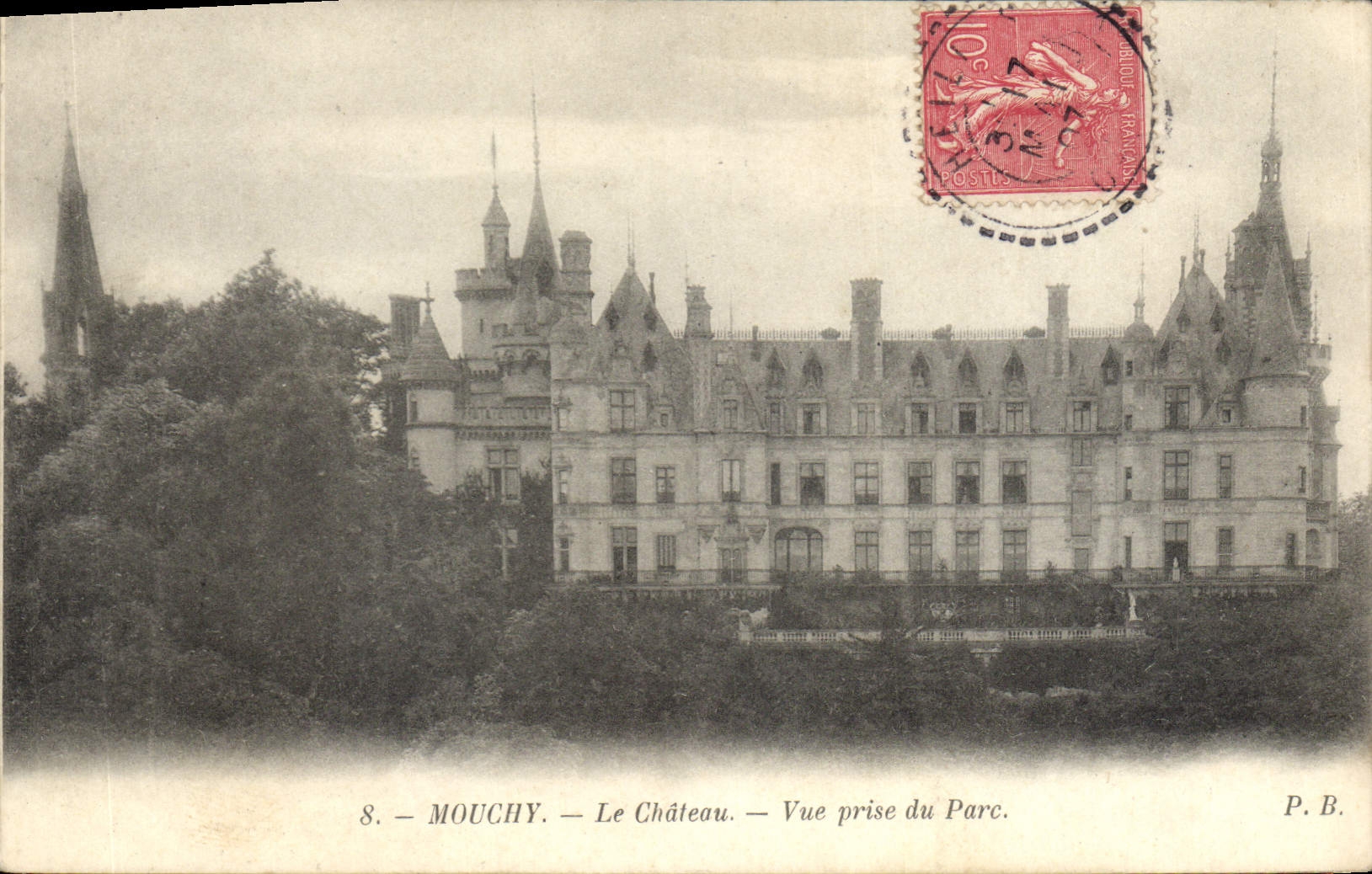 CPA Chateau Vue prise du parc Mouchy