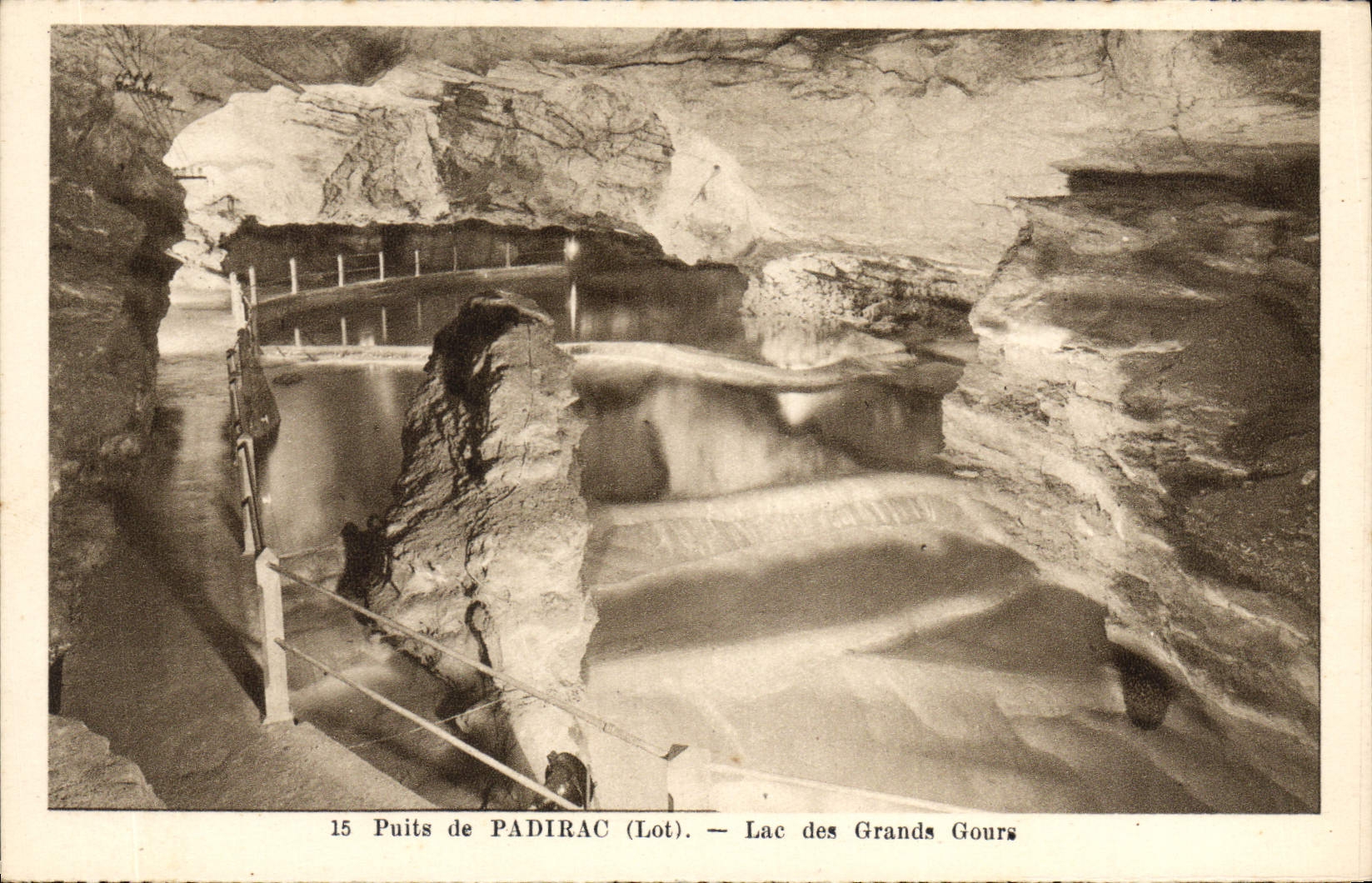 CPA Grottes Grotte Puits de Padirac Lac des Grands Cours