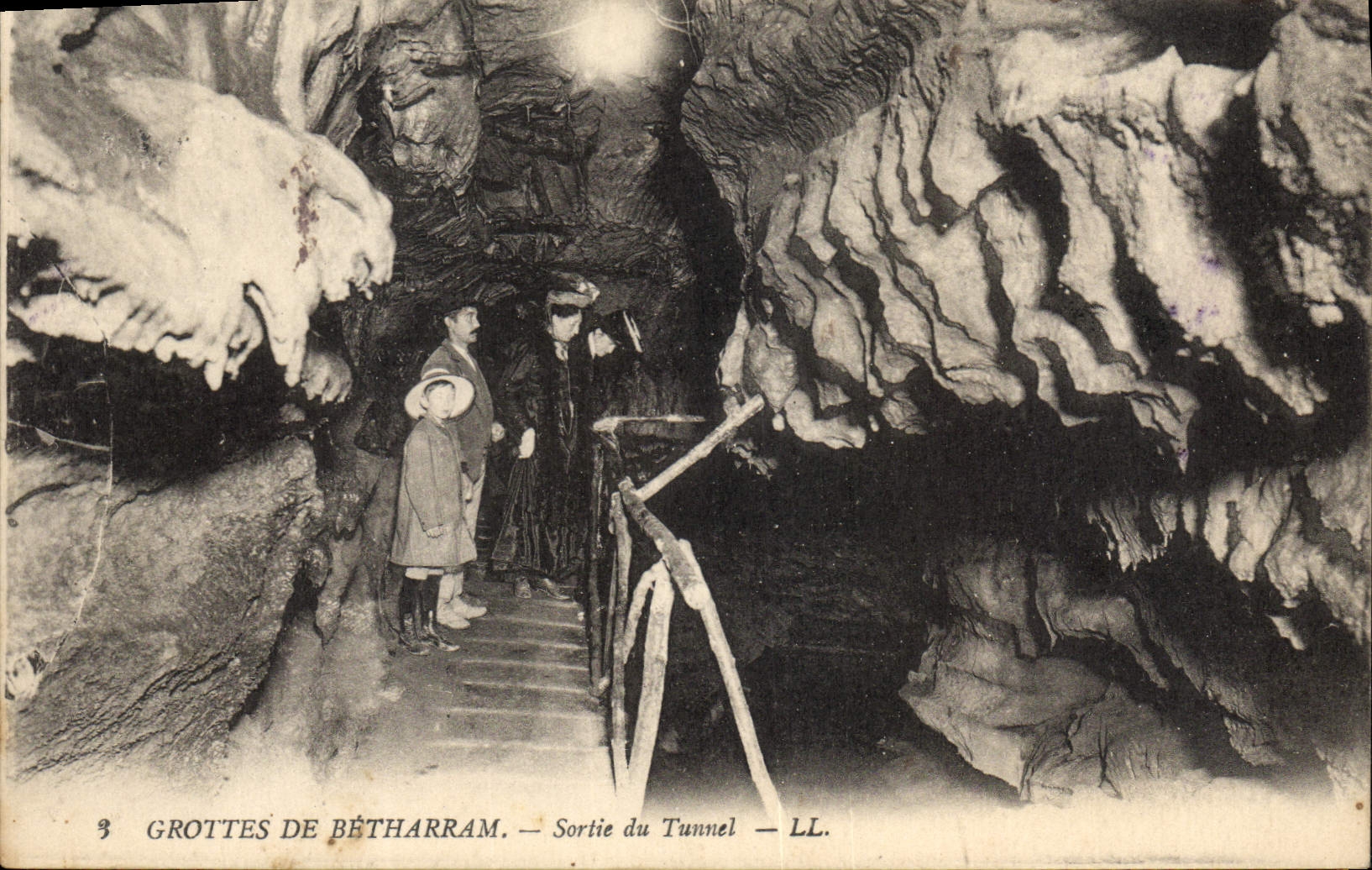 CPA Grottes de Betharram Sortie du tunnel Grotte 