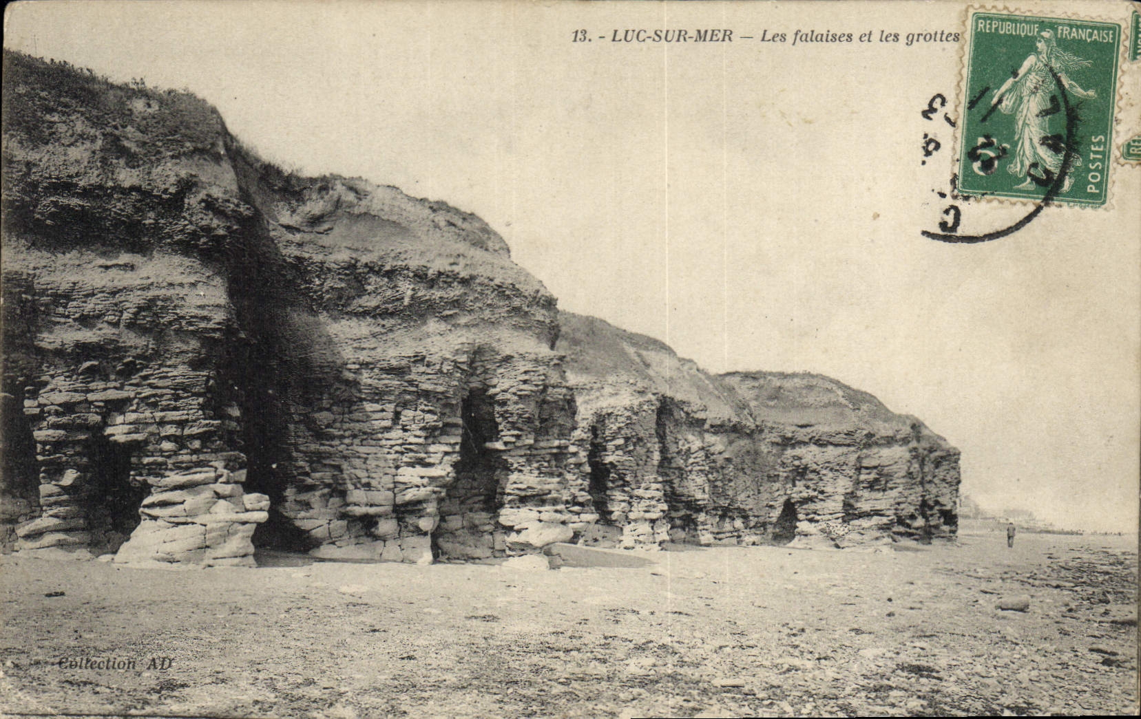 CPA Luc sur Mer Les falaises et les Grottes Grotte 