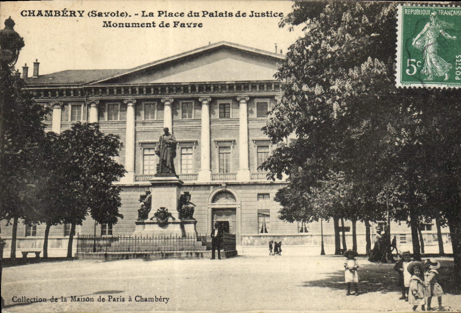 CPA Chambery La place du Palais de justice Monument de Favre