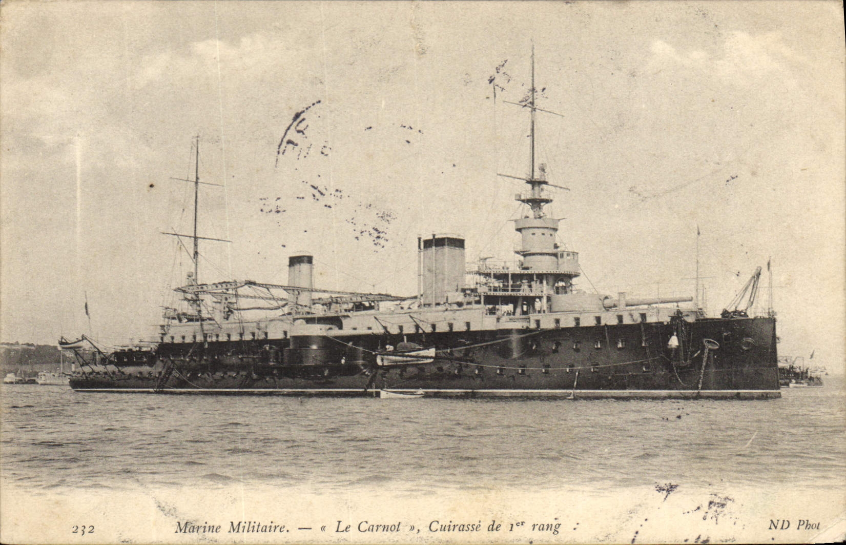 CPA Bateau de Guerre Le Carnot Cuirasse de 1er rang