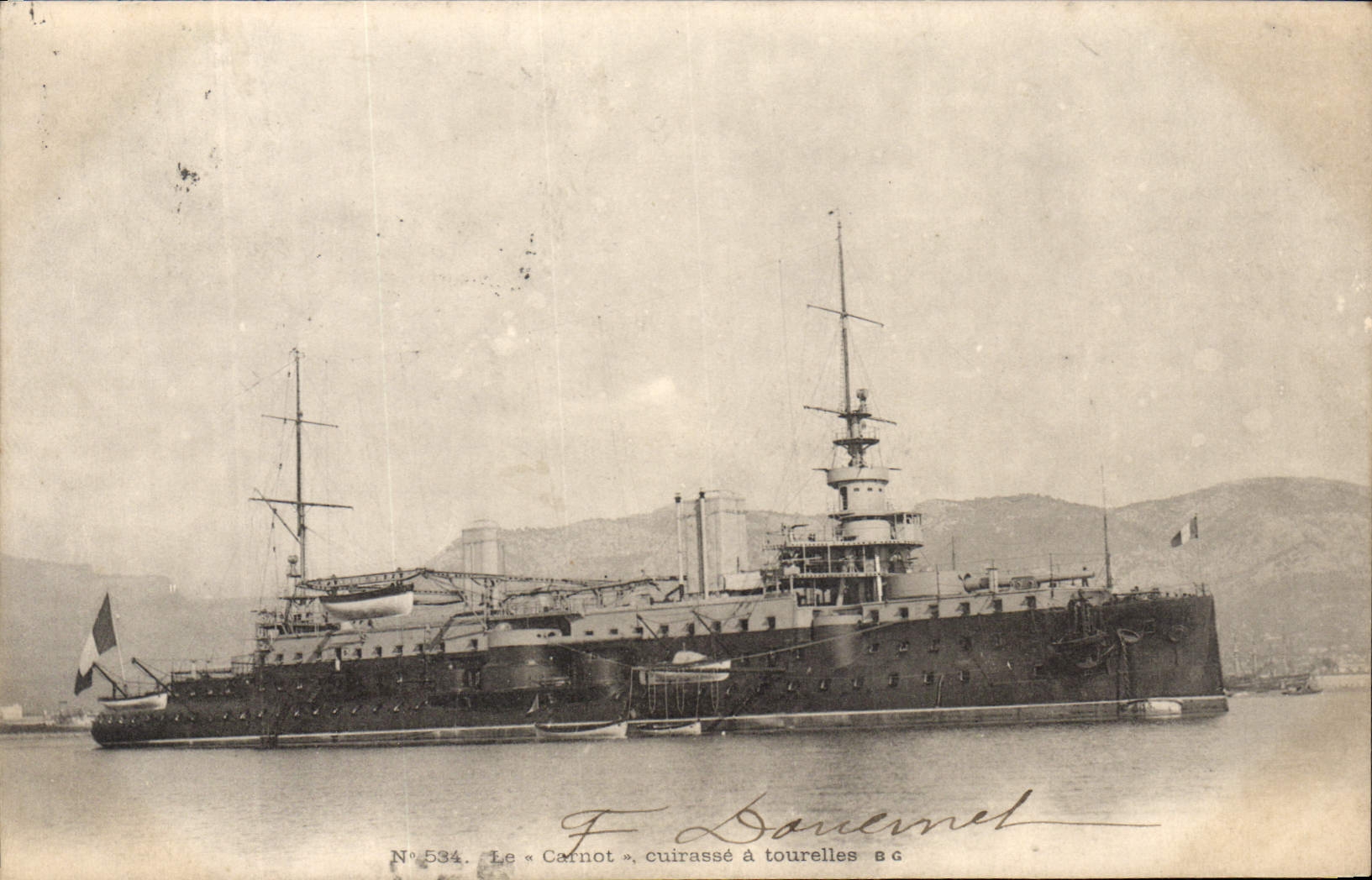 CPA Bateau de Guerre Le Carnot Cuirasse a tourelles