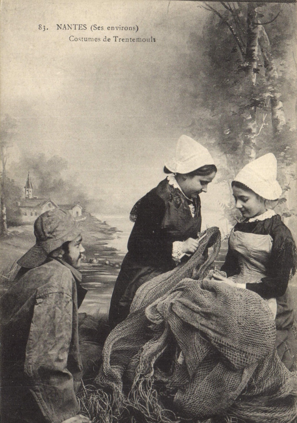 CPA Folklore Nantes Costume de Trentemoult