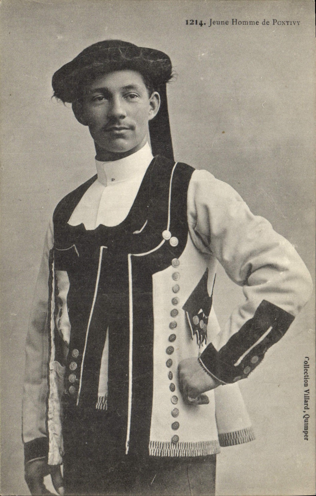 CPA Folklore Jeune homme de Pontivy