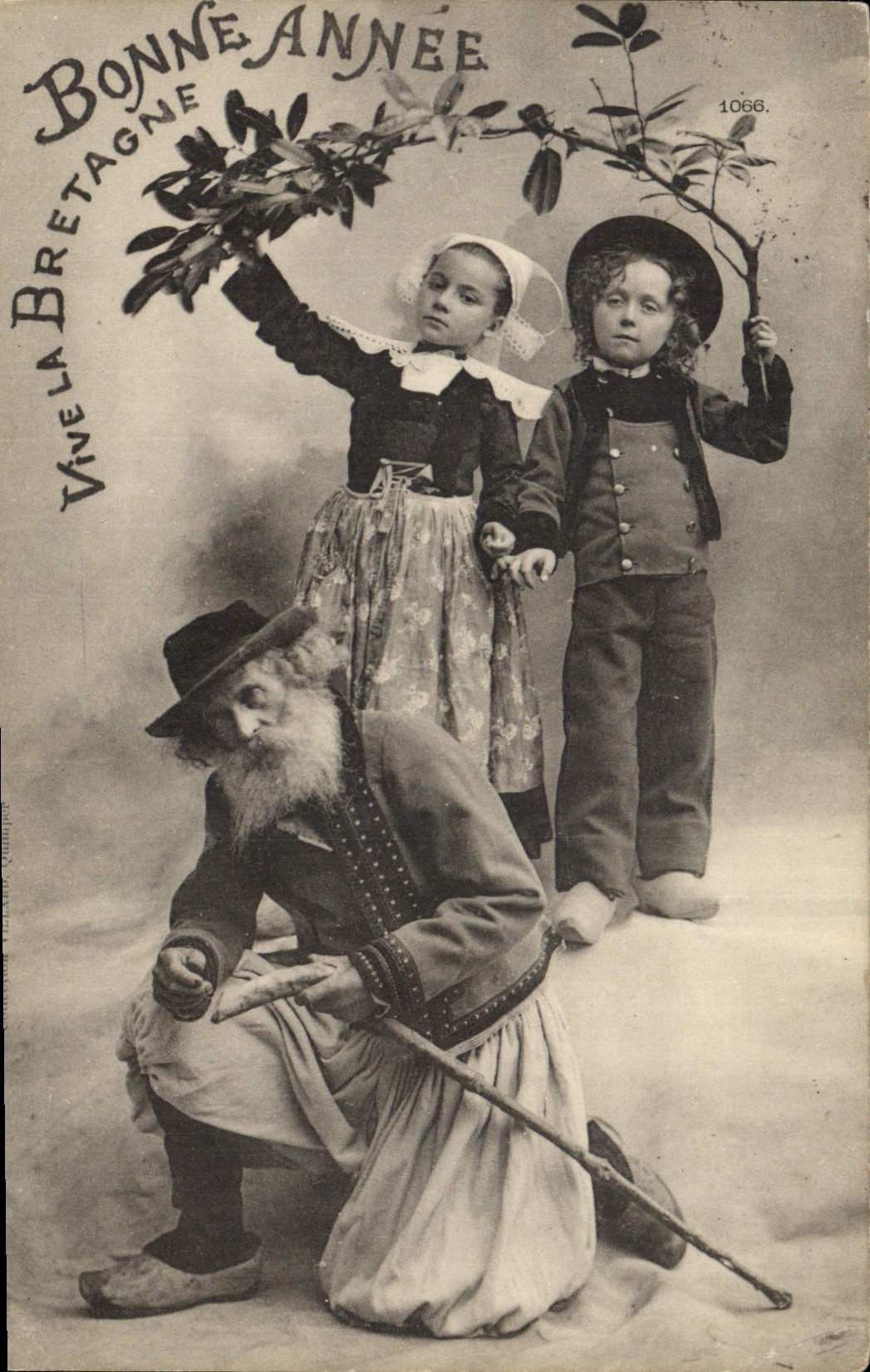 CPA Folklore Bretagne Enfants