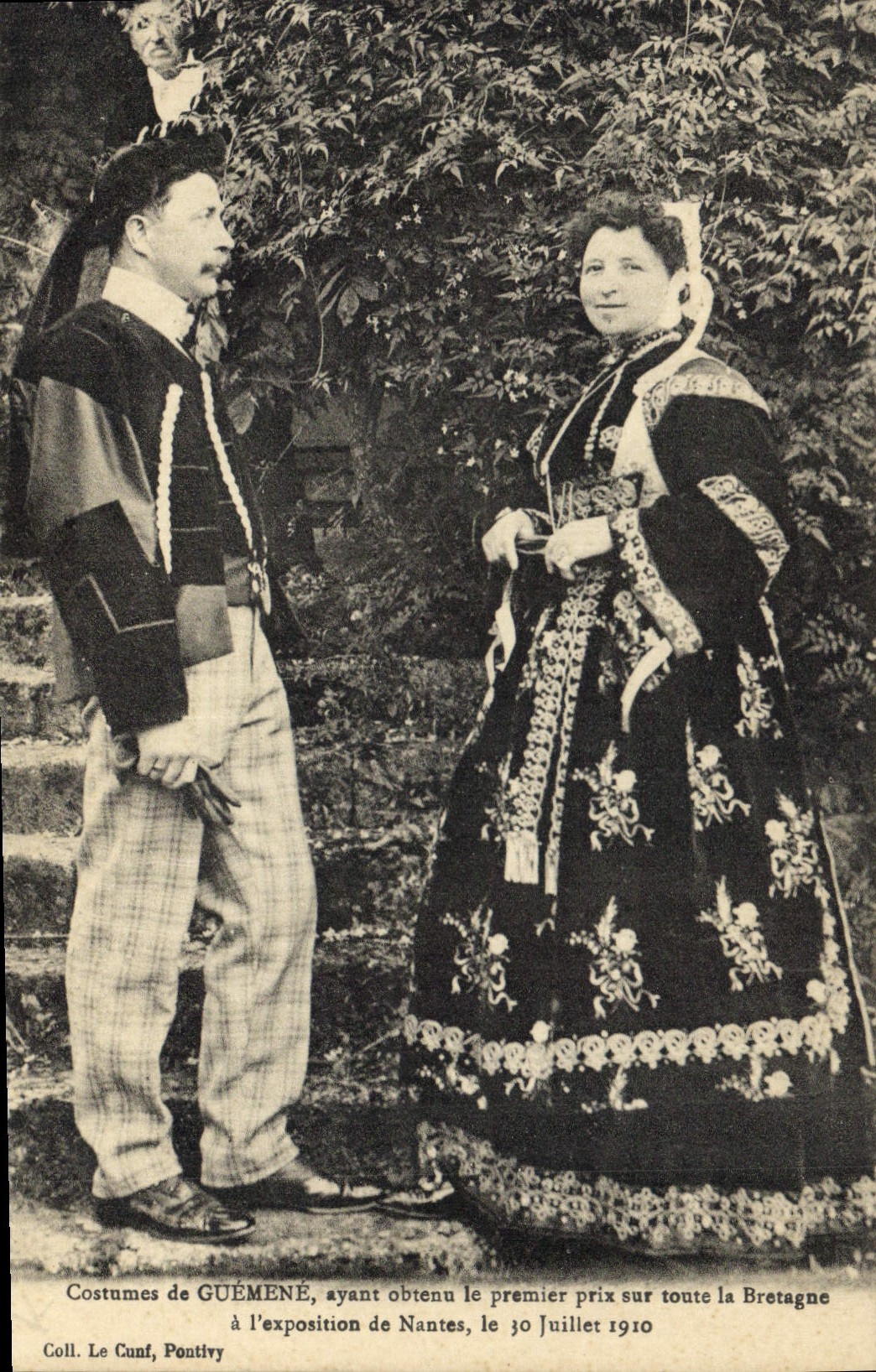 CPA Folklore Costumes de Guemene