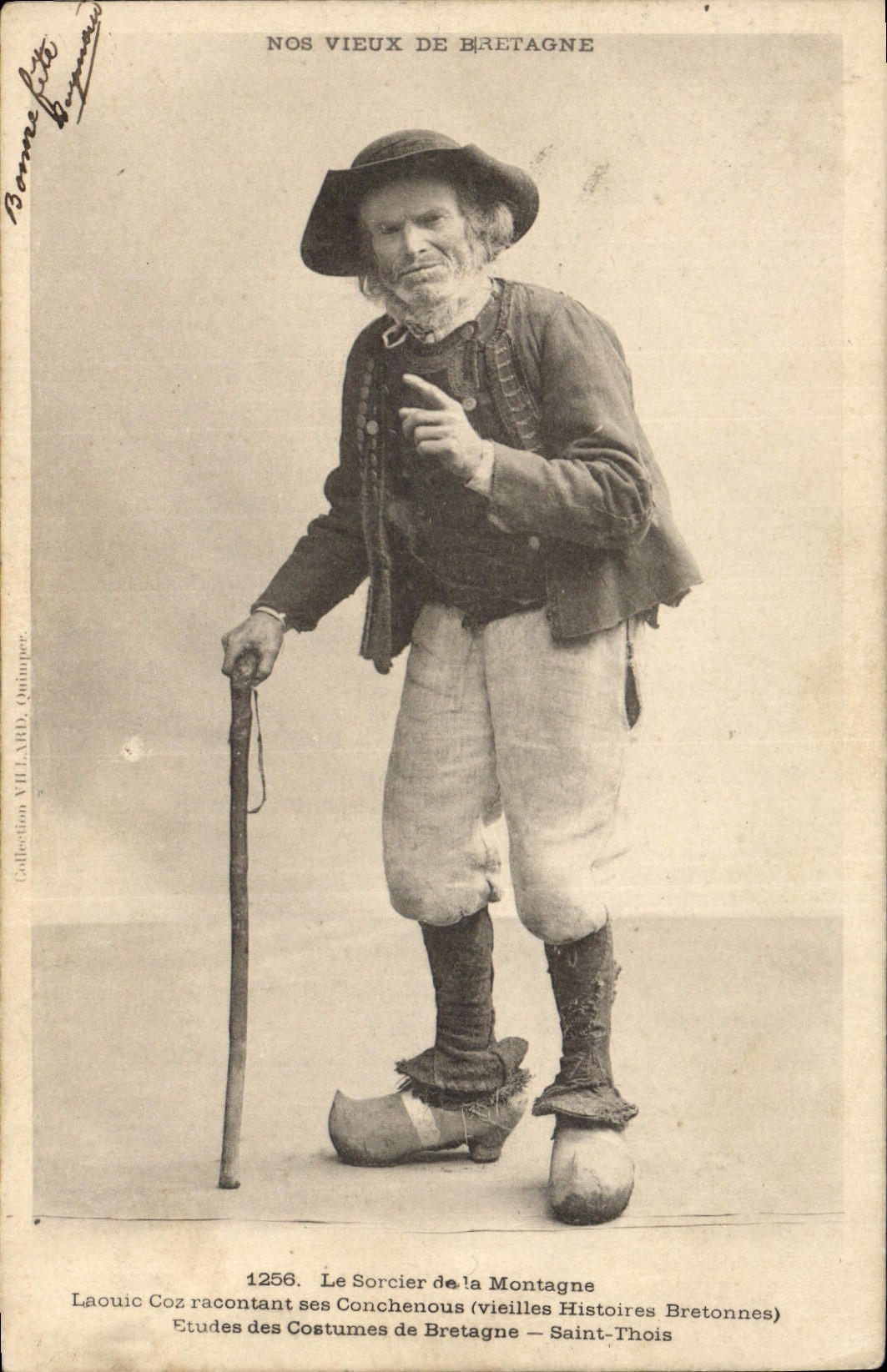 CPA Folklore Le sorcier de la montagne LAouic Coz racontant ses Conchenous Saint Thois