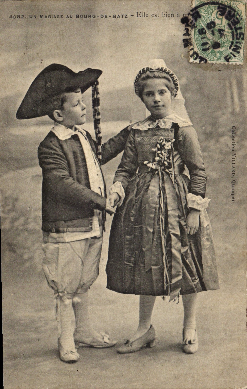 CPA Folklore Un mariage au Bourg de Batz Enfants