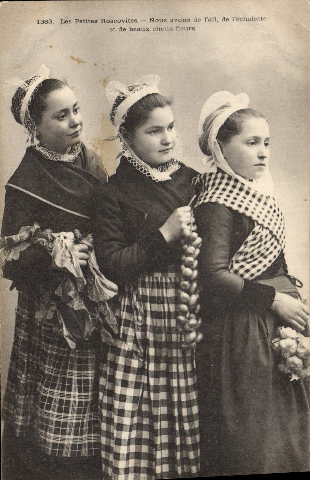 CPA Folklore Les petites roscovites Nous avons de l'ail de l'echalotte et de beaux choux fleurs