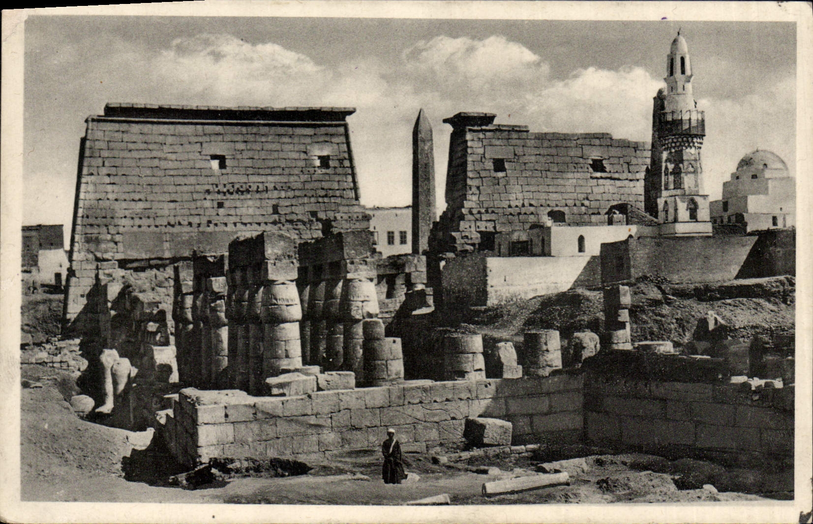 CPA Egypt Egypte Luxor The pylons of the Luxortemple built by Ramses II