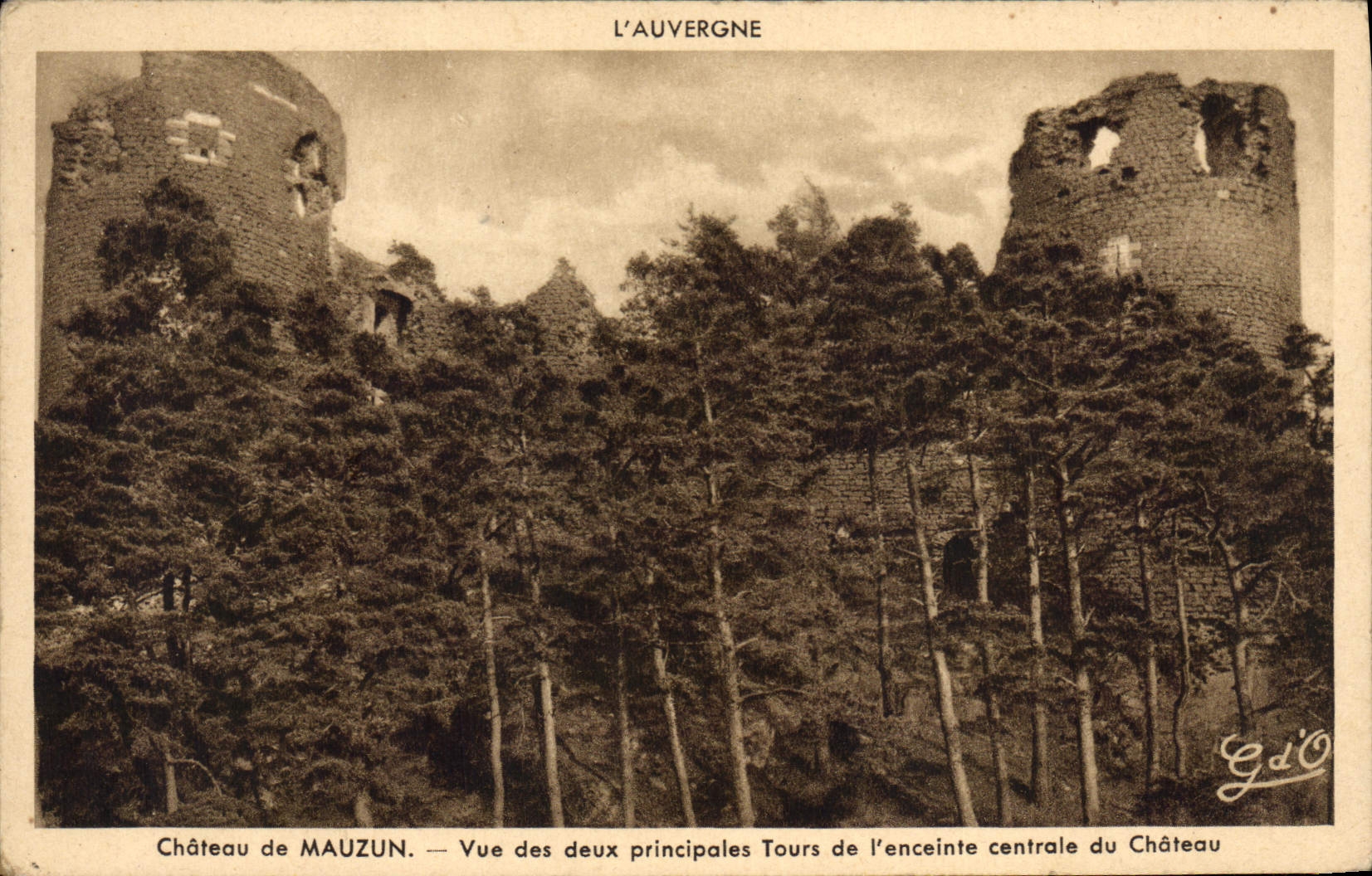 CPA Chateau de Mauzun Vue des deux principales tours de l'enceinte centrale du chateau 