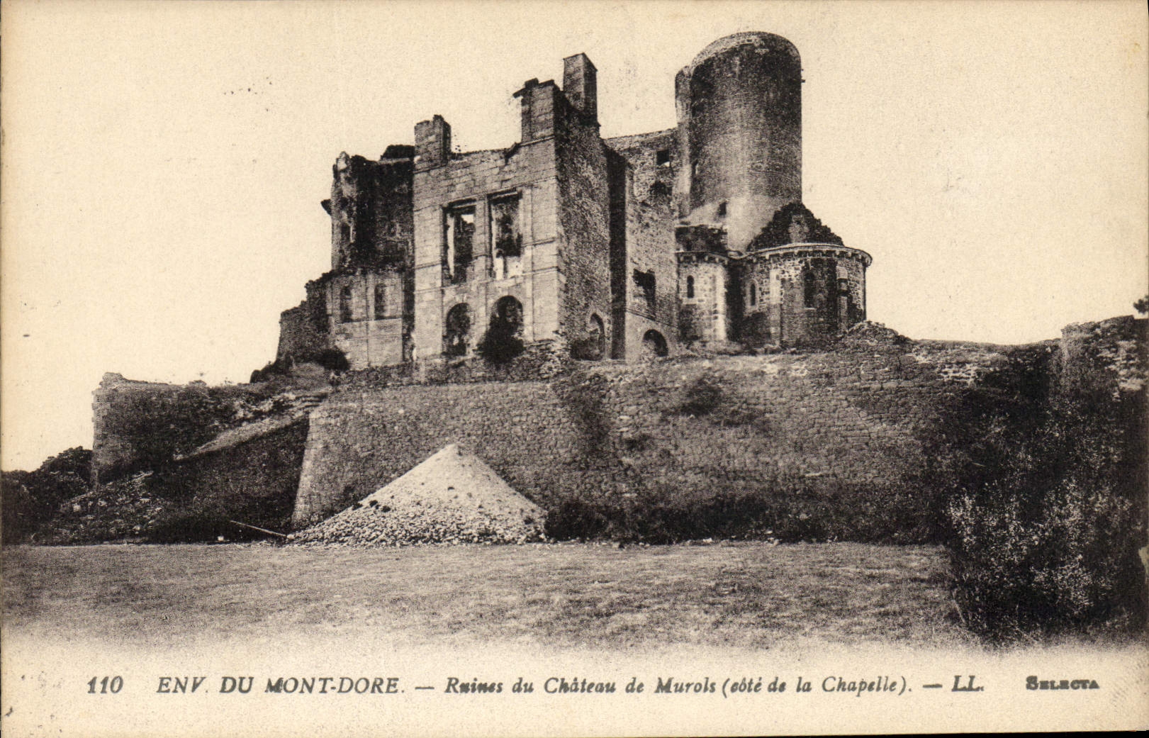 CPA Environs du Mont Dore Ruines du Chateau de Murols Cote de la Chapelle