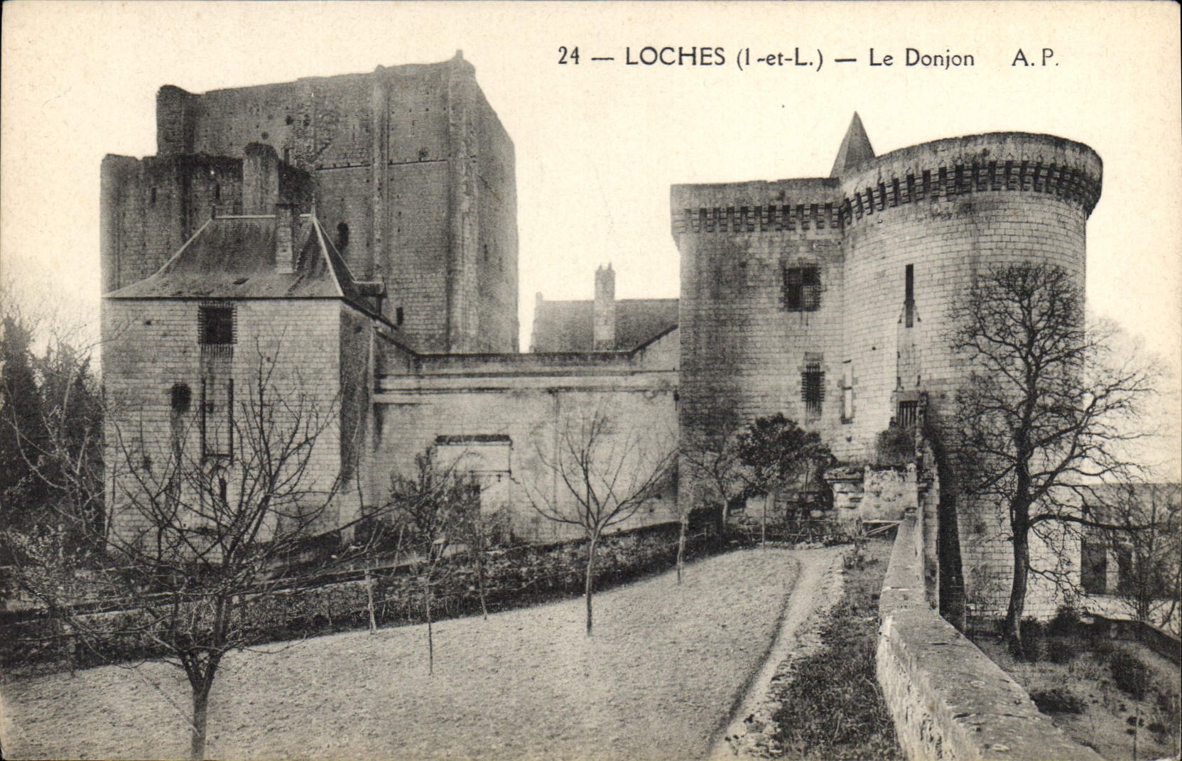 CPA Chateau Loches Le donjon