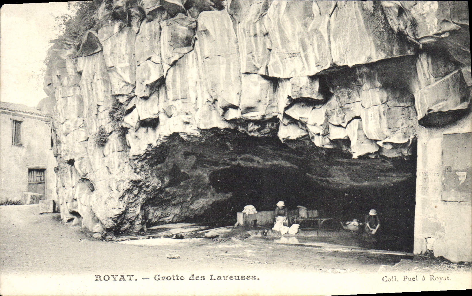 CPA Grotte des laveuses Royat Grottes