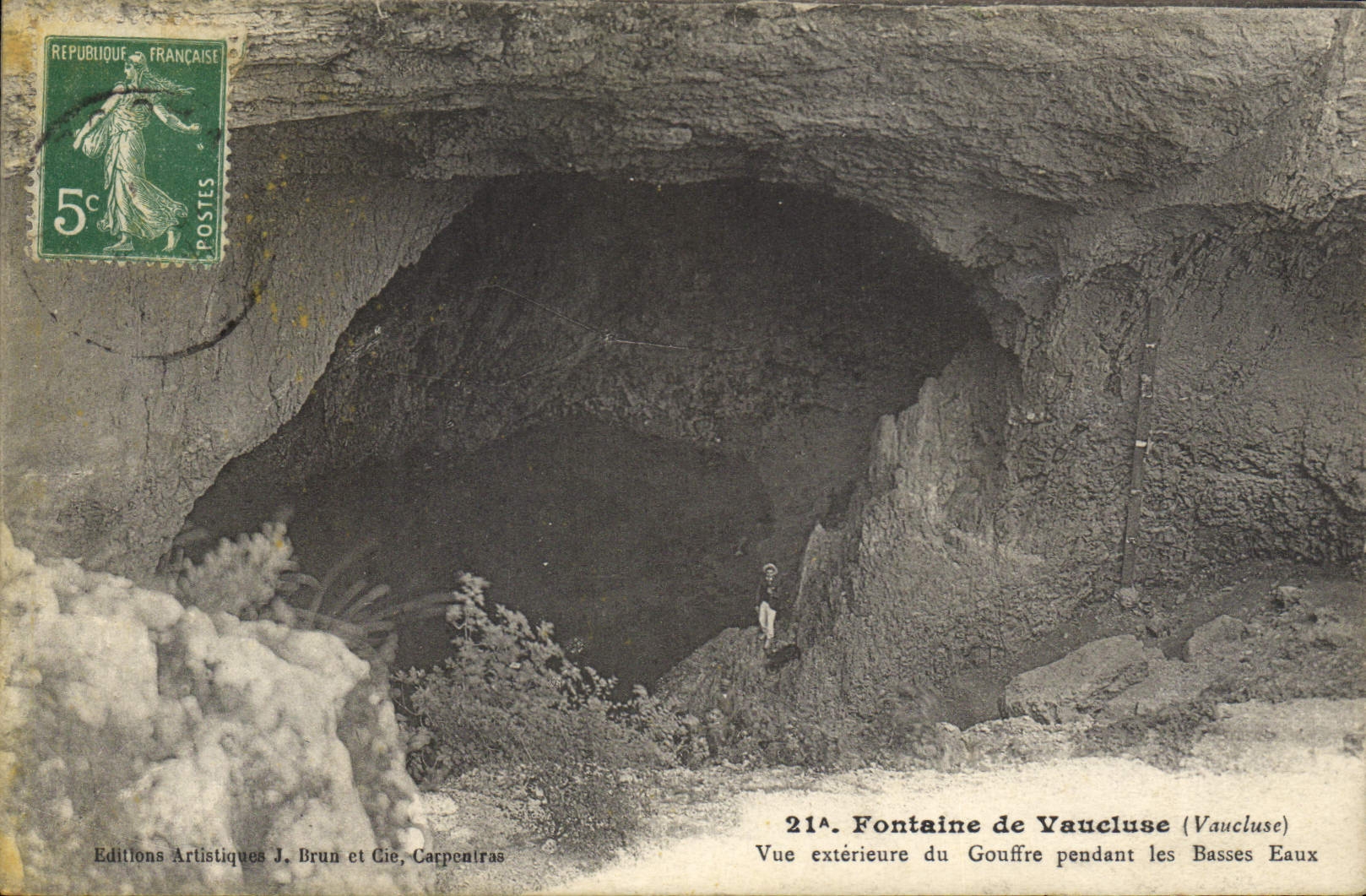 CPA Grotte Grottes Fontaine de Vaucluse Vue exterieure du gouffre pendant les basses eaux