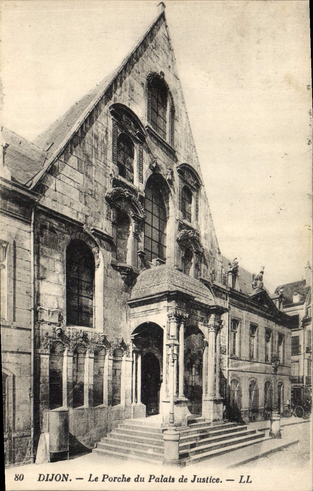 CPA Dijon Le porche du Palais de Justice 