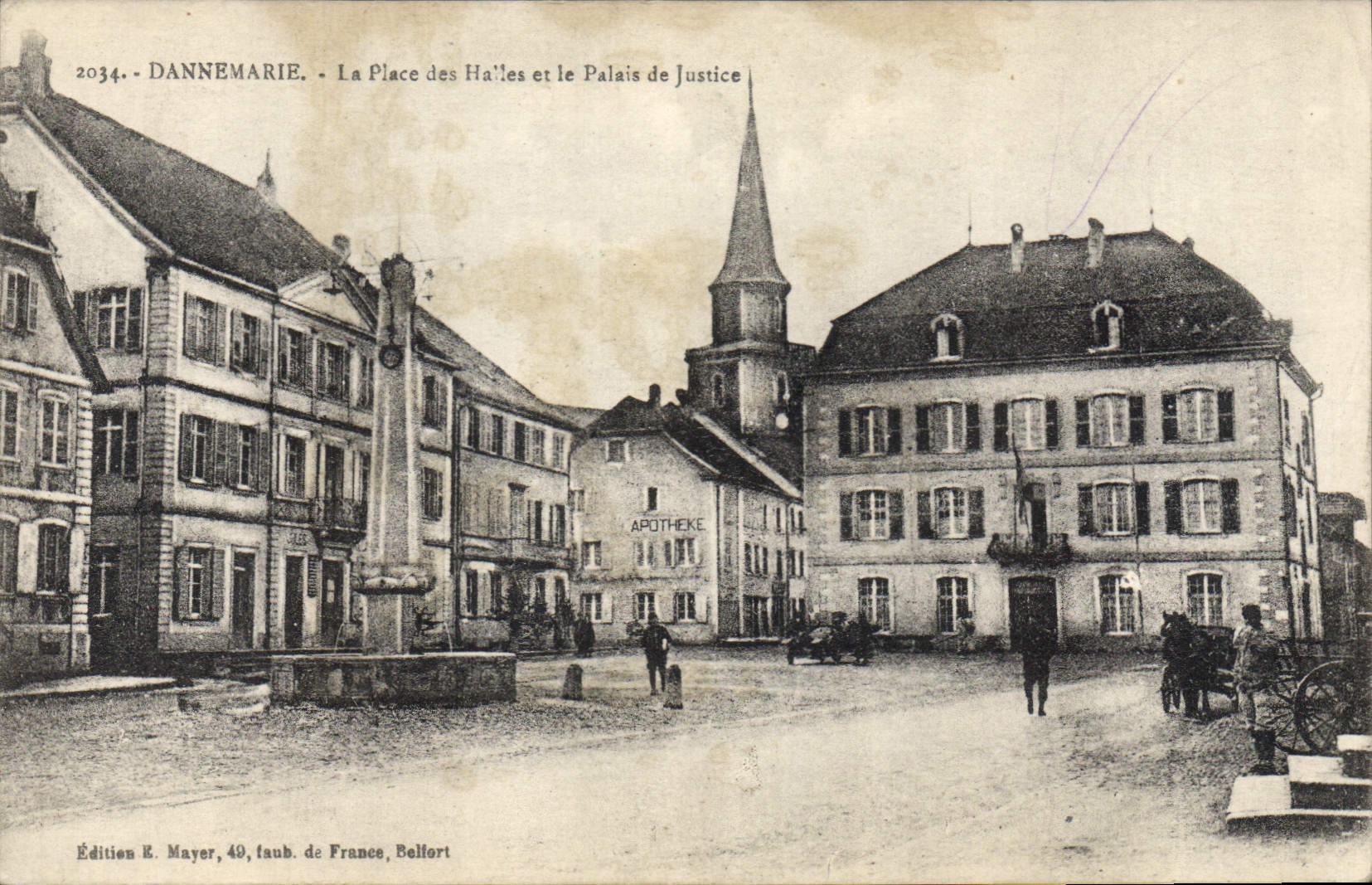 CPA Dannemarie La Place des Halles et le Palais de Justice