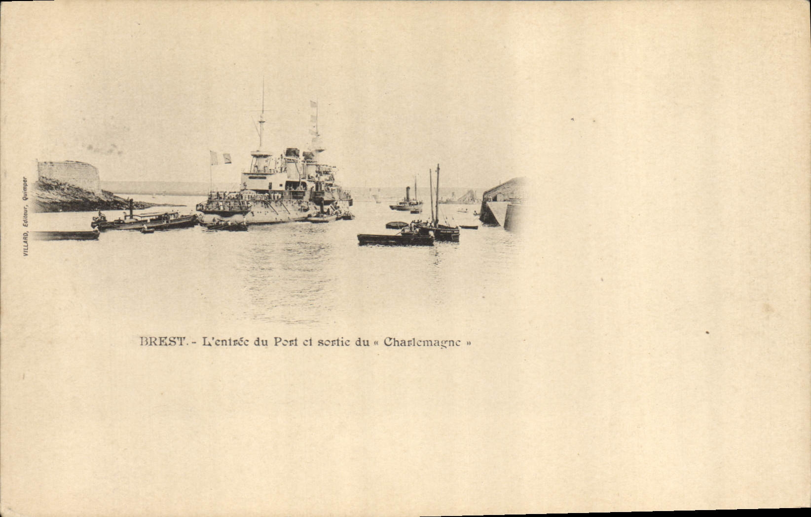 CPA Bateau de Guerre Brest L'entree du port et sortie du Charlemagne