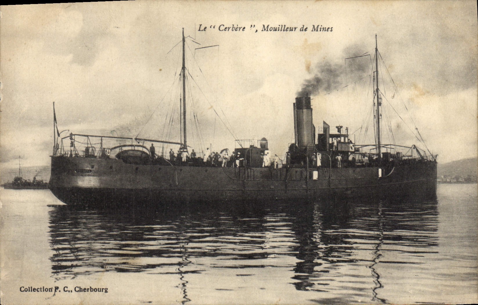 CPA Bateau de Guerre Le Cerbere Mouilleur de mines