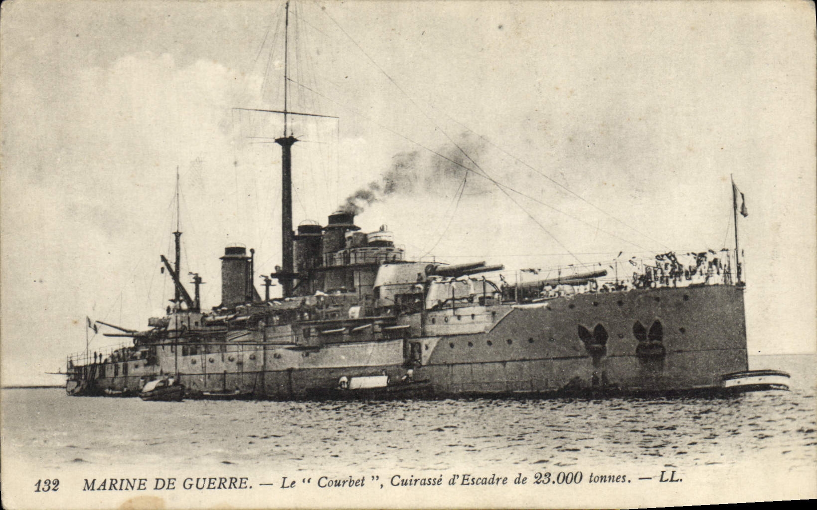 CPA Bateau de Guerre le Courbet Cuirasse d'escadre
