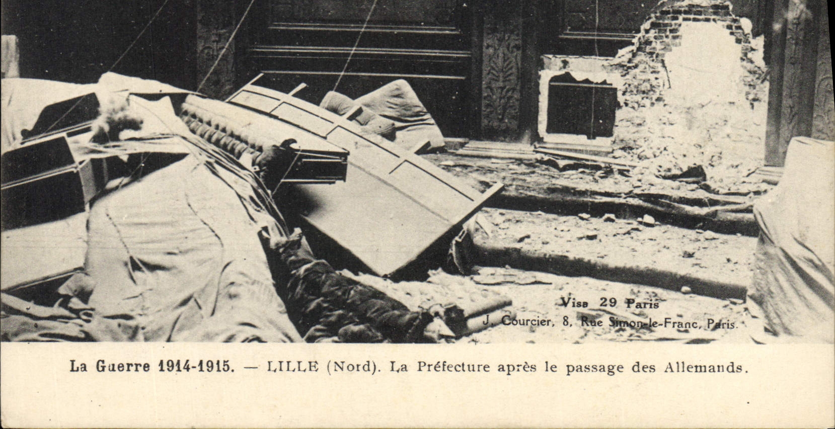CPA Lille La Prefecture apres le passage des Allemands